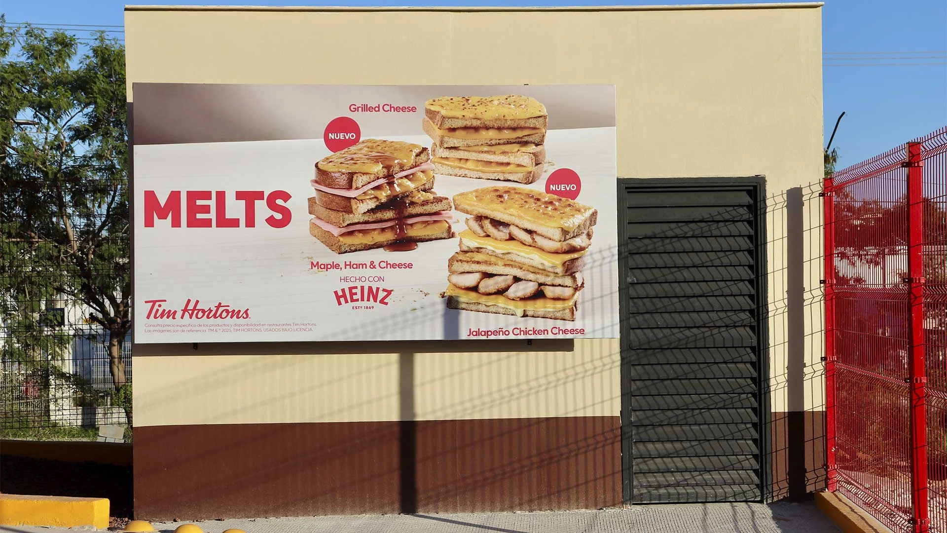 Construcción Comercial Modular con Contenedores Marítimos - Tim Hortons Praderas - Oscon Monterrey