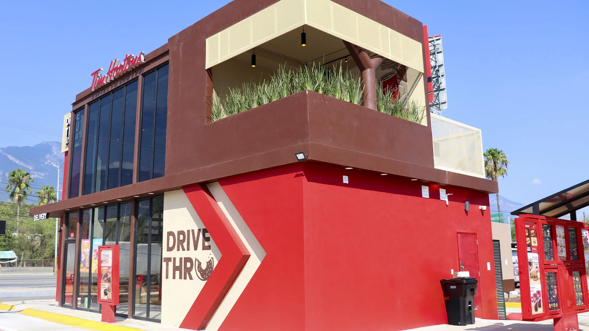 Construcción con Contenedores Marítimos Comercial Oscon Monterrey - Tim Hortons Huajuquito