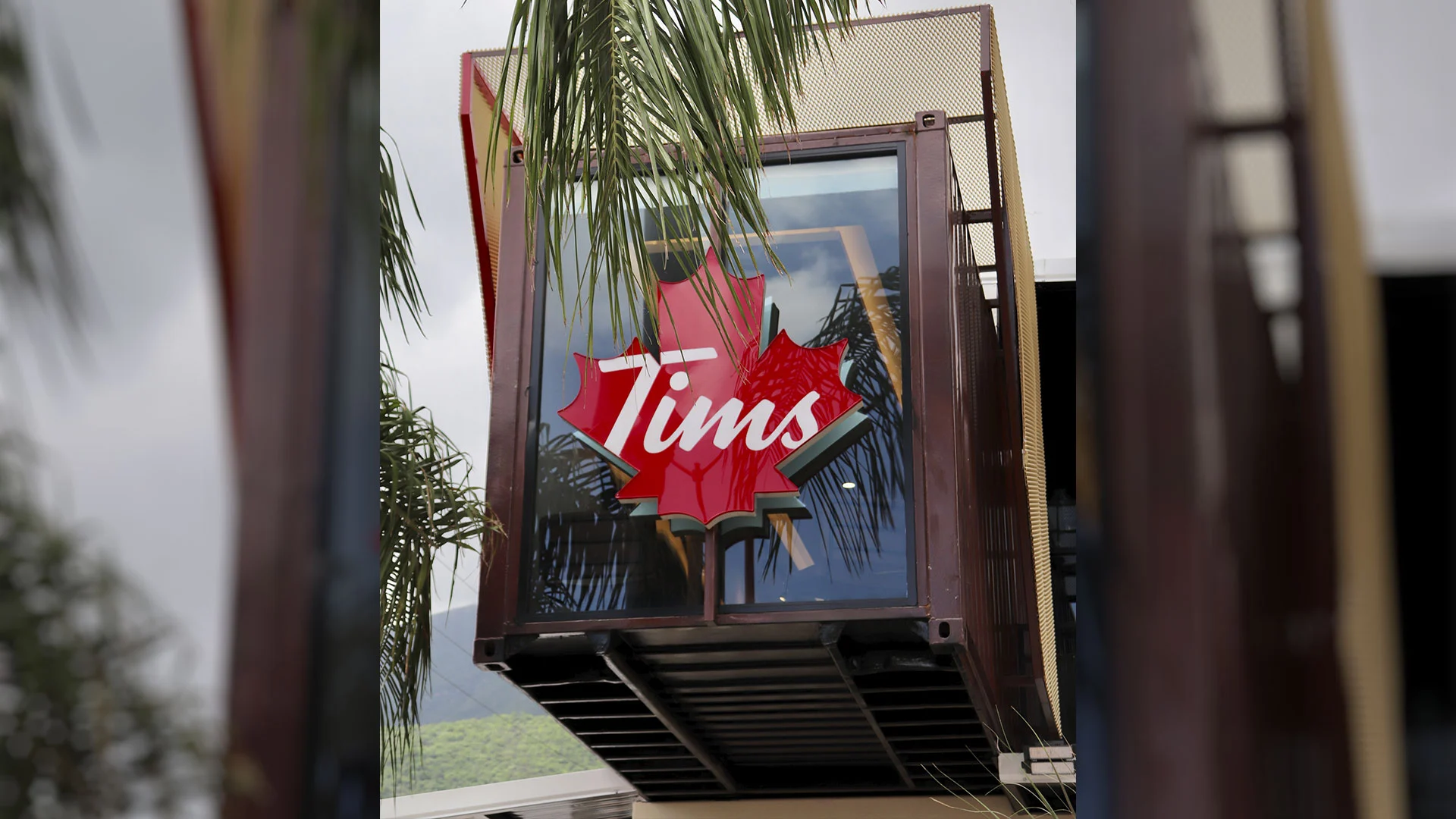 Oscon Monterrey Construcción con Contenedores Comercial - Tim Hortons Leones