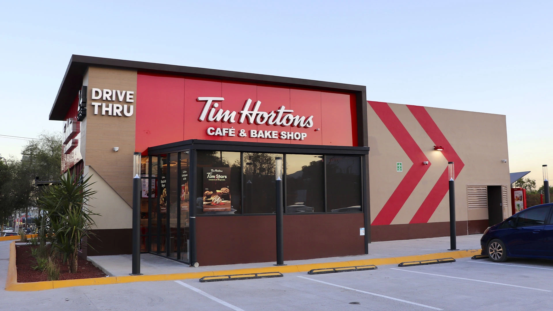 Oscon Monterrey Construcción Modular con Contenedores Marítimos - Tim Hortons Praderas