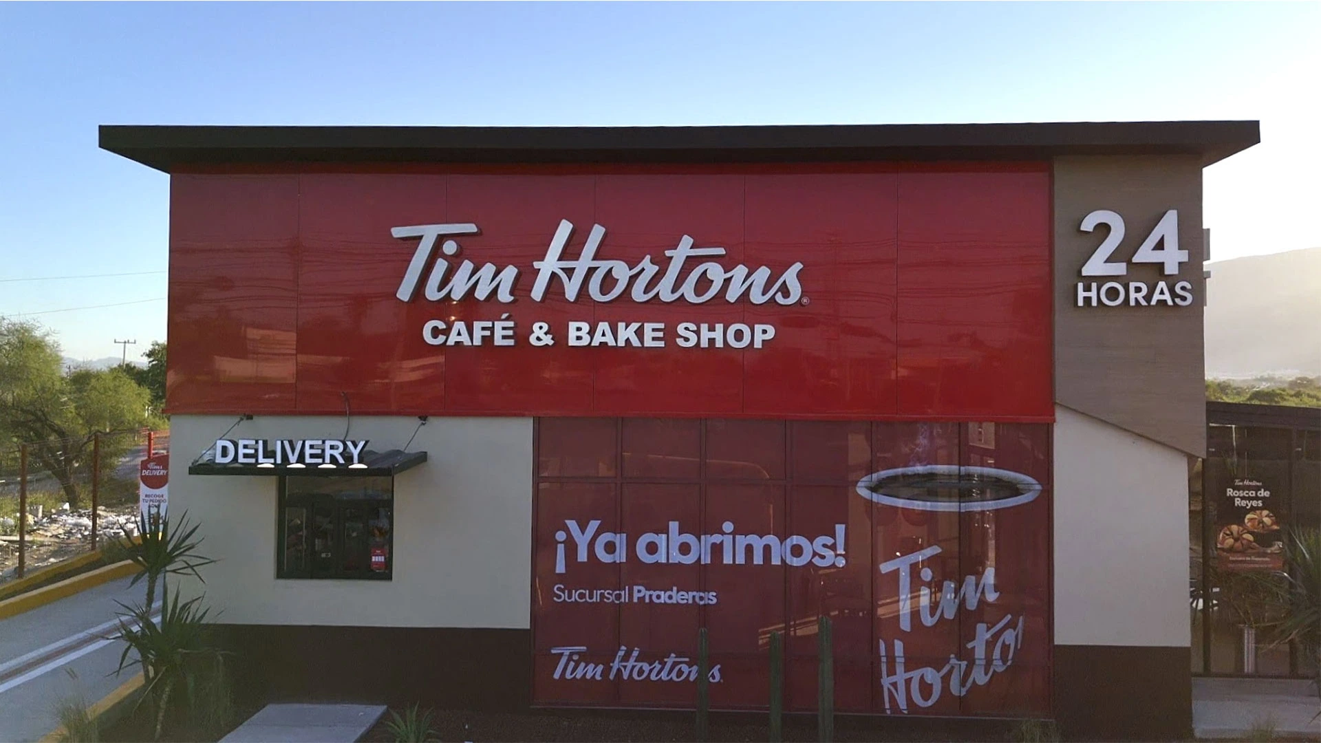 Oscon Monterrey México Construcción Comercial Modular con Contenedores Marítimos - Tim Hortons Praderas