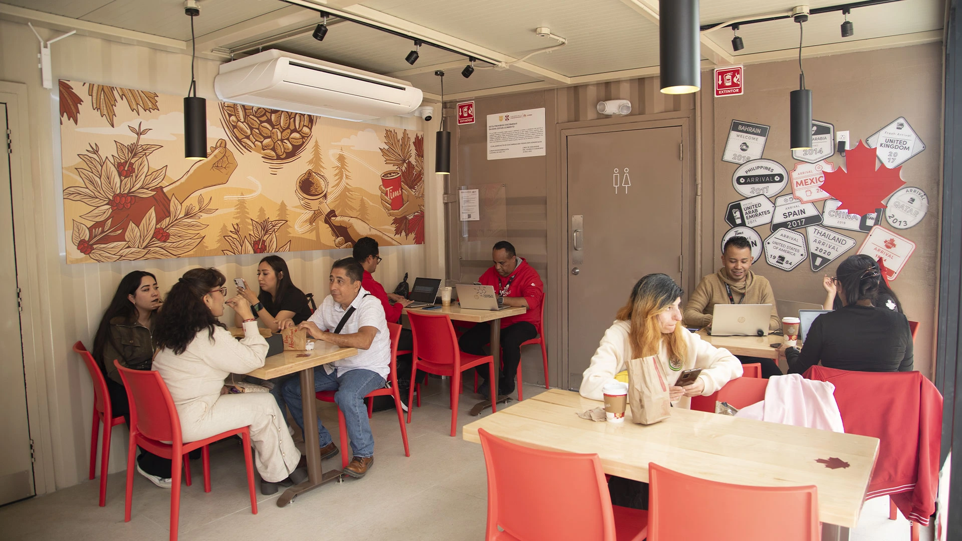 Oscon Monterrey México - Tim Hortons Reforma - Construcción con Contenedores -Comercial